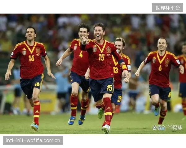 伊拉克在友谊赛中展现出色的防守韧性,凭借团队协作与高强度跑动成功逼平西班牙队。 伊拉克在友谊赛中展现出色的防守韧性,凭借团队协作与高强度跑动成功逼平西班牙队。